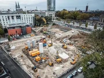 Bauer Spezialtiefbau constructs a complex 8 m deep excavation pit for the new LVR building at Ottoplatz in Cologne.